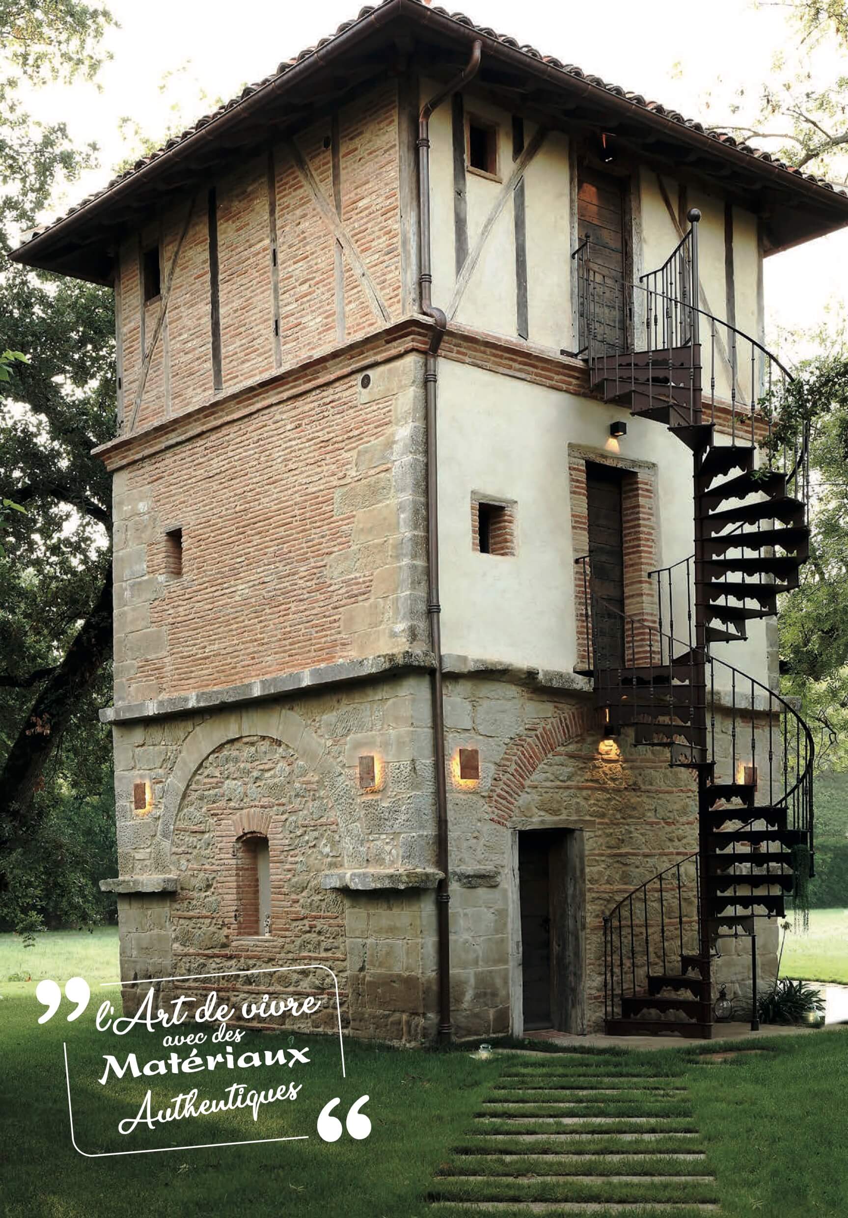 Pigeonnier rénové en habitation - matériaux anciens et authentiques