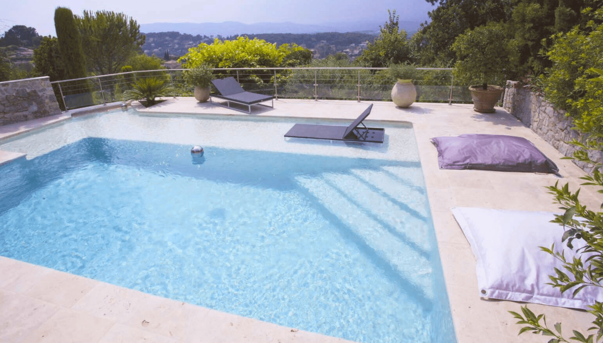 Terrasse en travertin, light